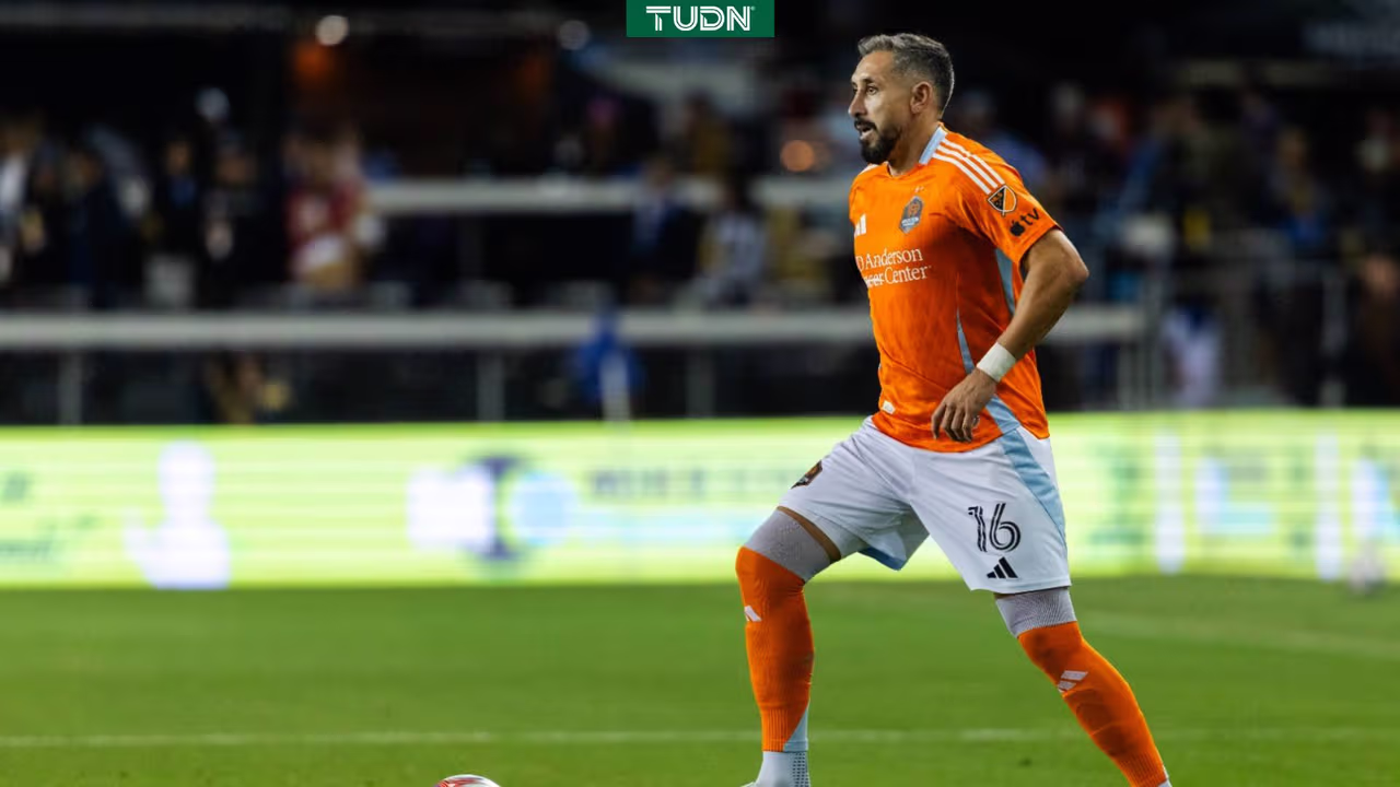 Héctor Herrera gets red card in Houston Dynamo defeat to Sporting KC