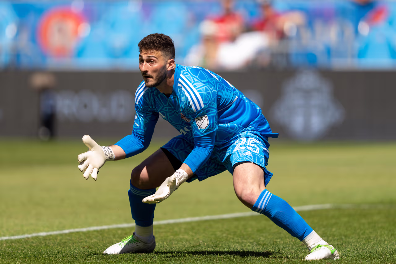 Tras una mala campaña 2022, D.C. United suma al arquero Alex Bono ...