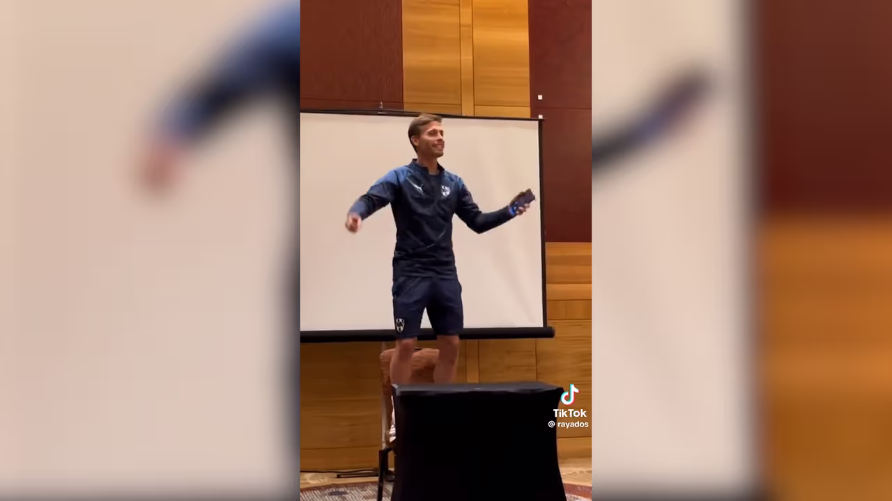 Novatada a Sergio Canales lo pone en modo “motopapi” | TUDN Fútbol | TUDN