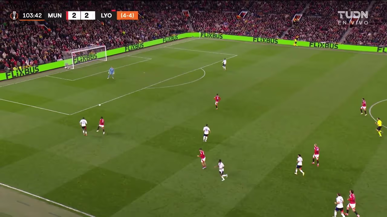 ¡GOL! anota para Lyon. Rayan Cherki | TUDN UEFA Champions League | TUDN