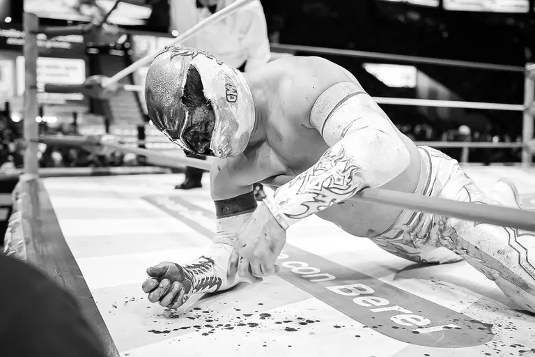 Lucha de aniversario CMLL: Místico conserva la máscara en lucha sangrienta y dos cabelleras caen | TUDN Más Deportes | TUDN