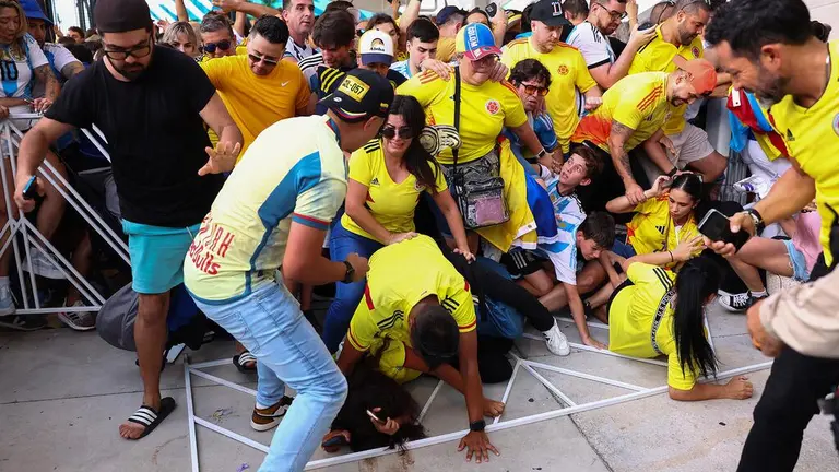 Faitelson explota y califica como "pinche negocio" la Final